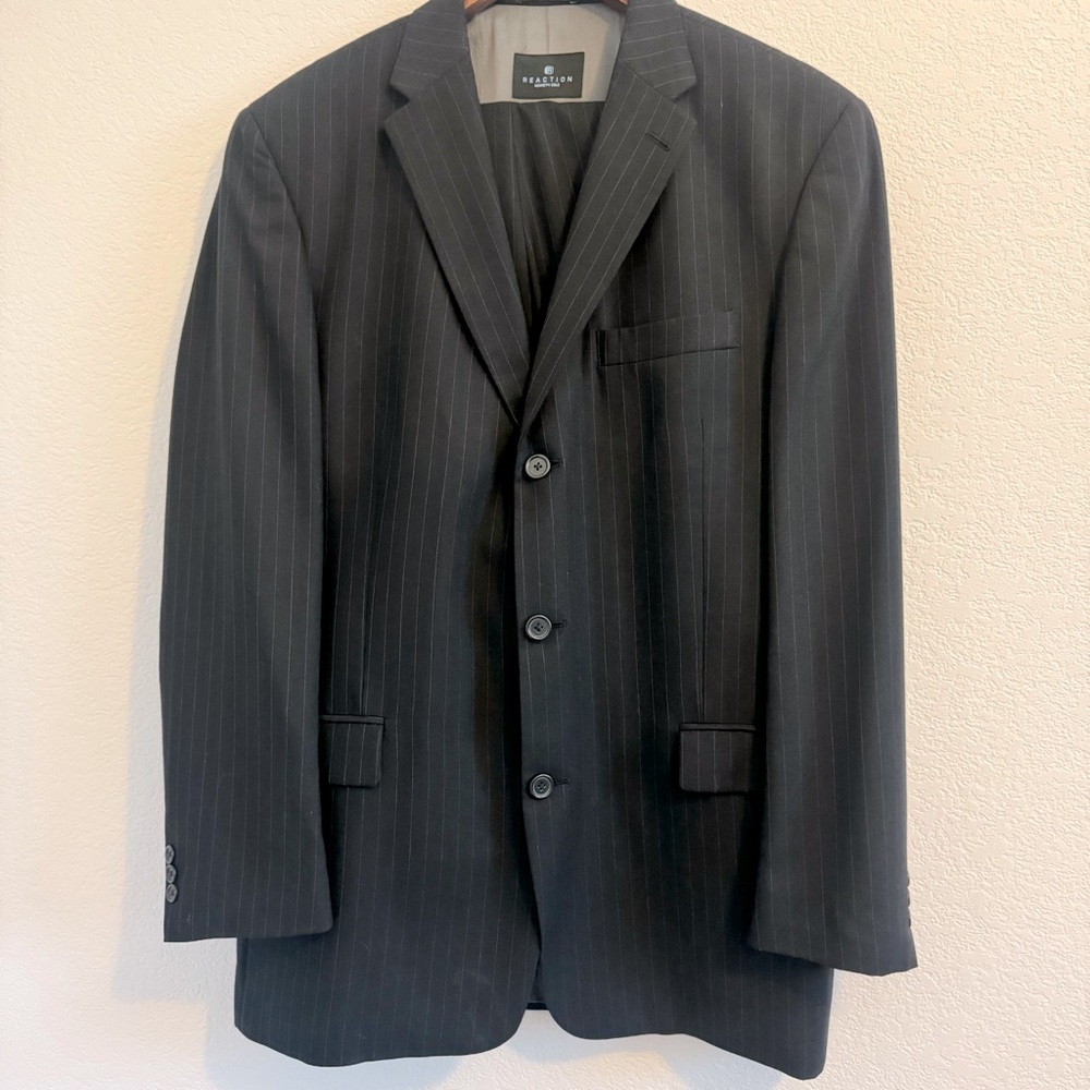 Kenneth Cole Reaction Black And Gray Pinstriped 2 pcs Wool Suit. Size 42…